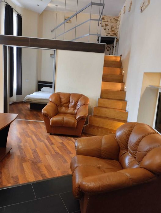 Подобово 1 к з балконом, Майдан Незалежності, центр