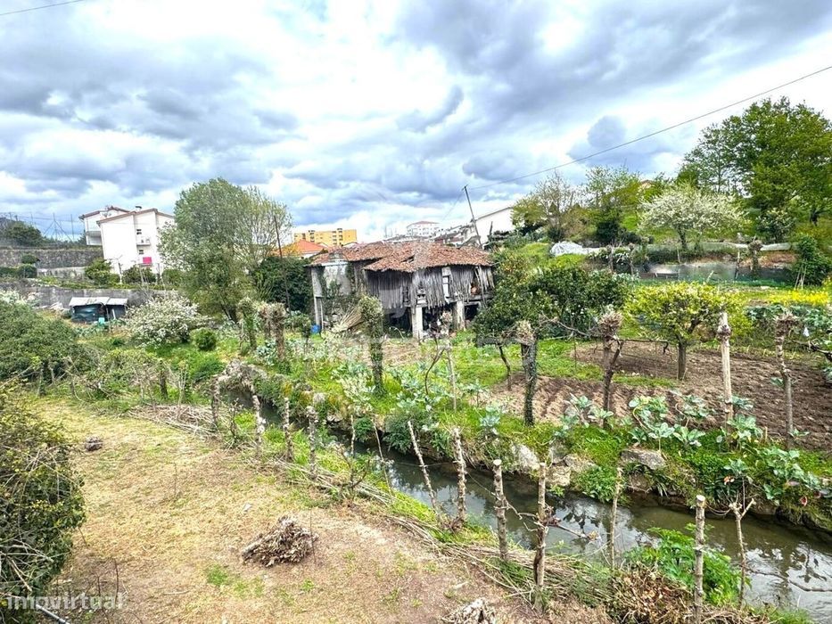 Terreno Com 3 Moradias Para Restauro