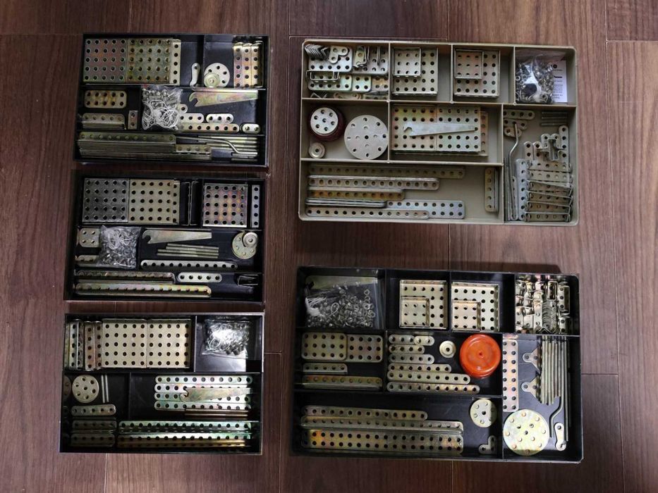 Наше LEGO П'ять кoробок! Металлический конструктор