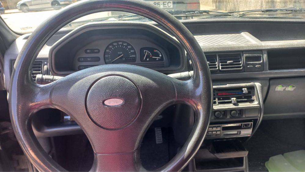 Ford fiesta 1.1.  Como novo