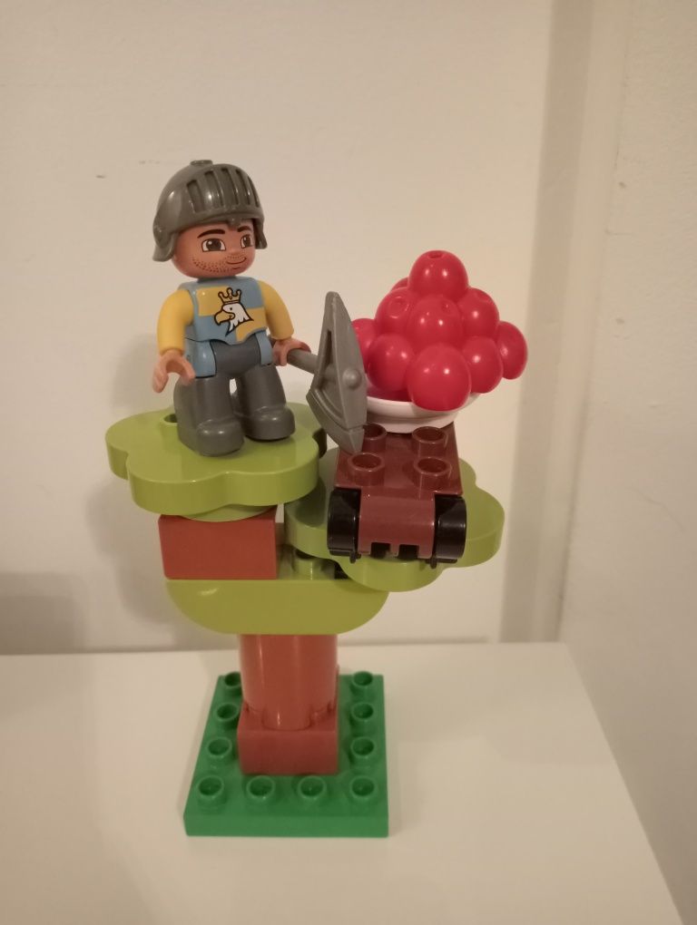 LEGO Duplo zestaw zamek skarb rycerze powóz konie