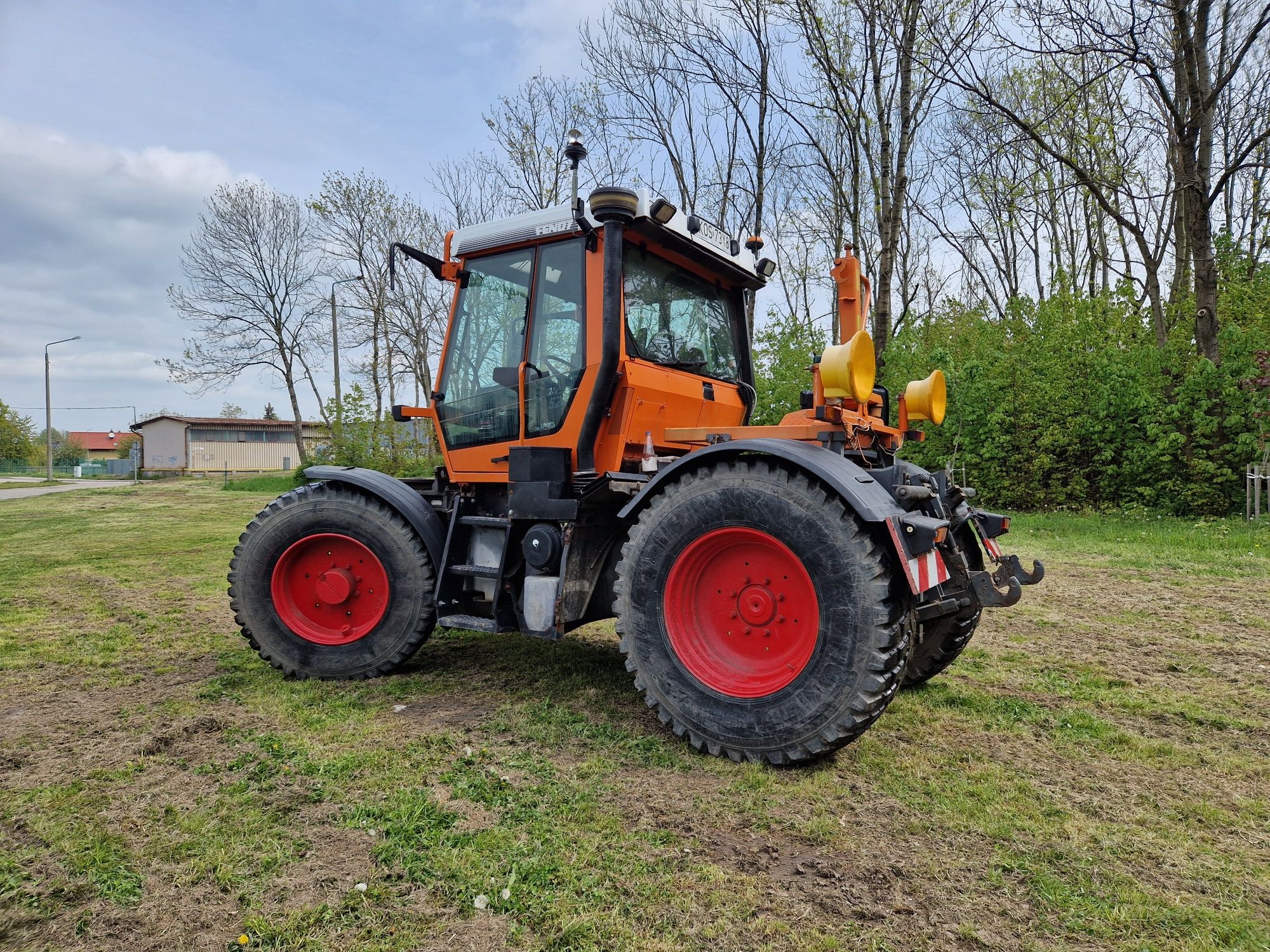 Ciągnik rolniczy FENDT 524 komunalny