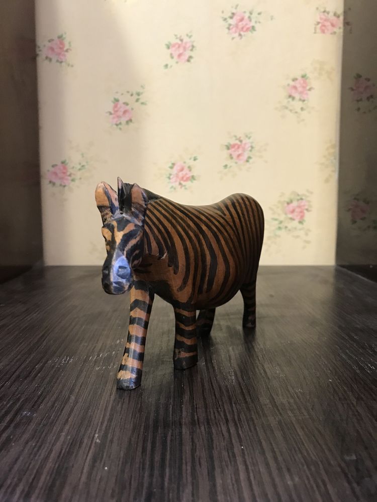 Vintage wooden zebra figurine (collection)