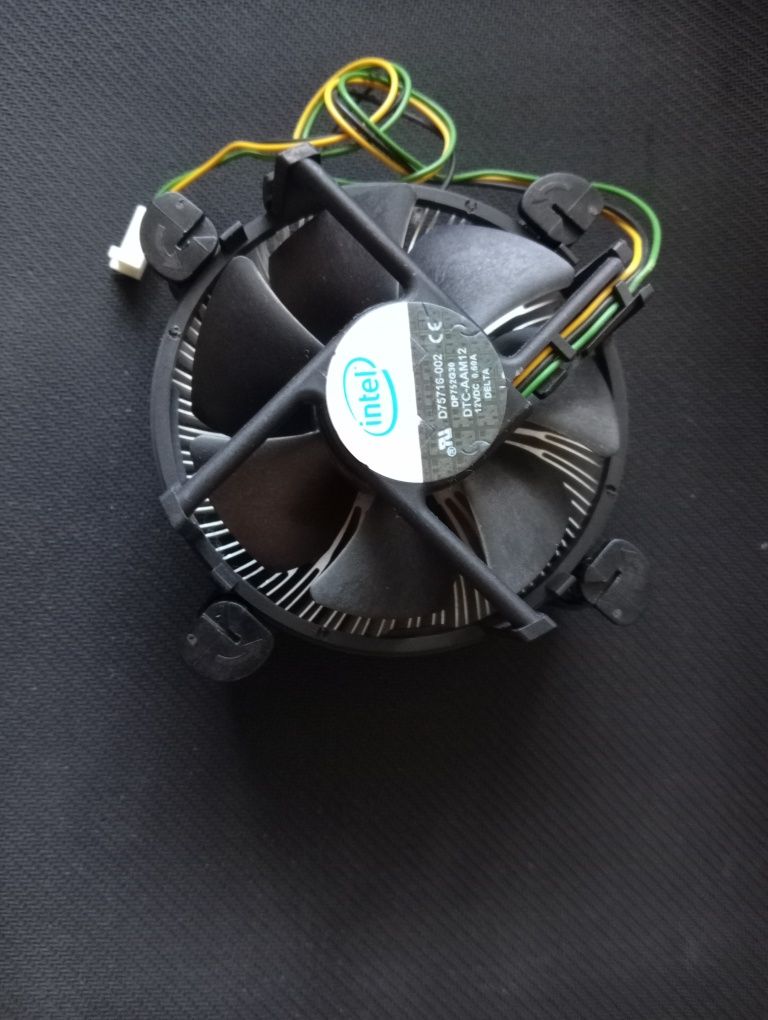 Celeron E3300 Dual Core 2.5Ghz. Кулер 775-сокет. Пам'ять DDD2 1GB 3шт