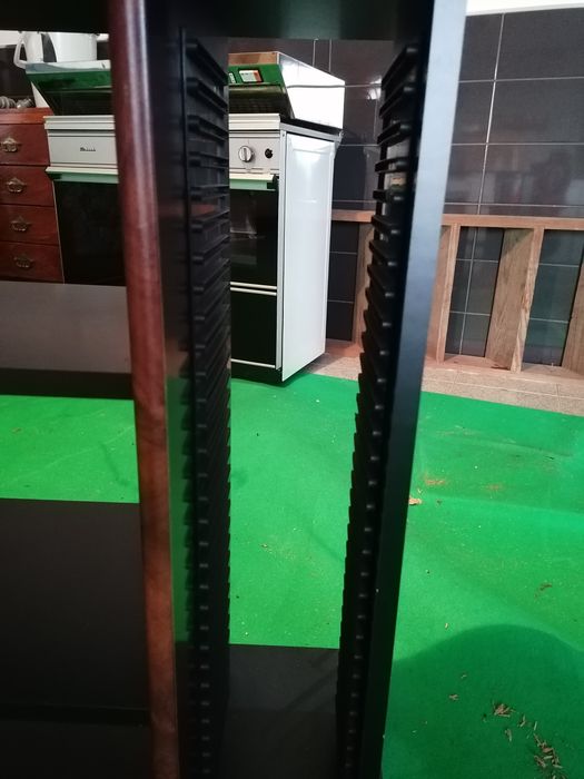 Estante para suporte de livros e CD's