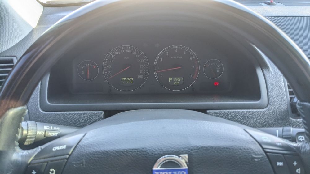 Продам Volvo XC90