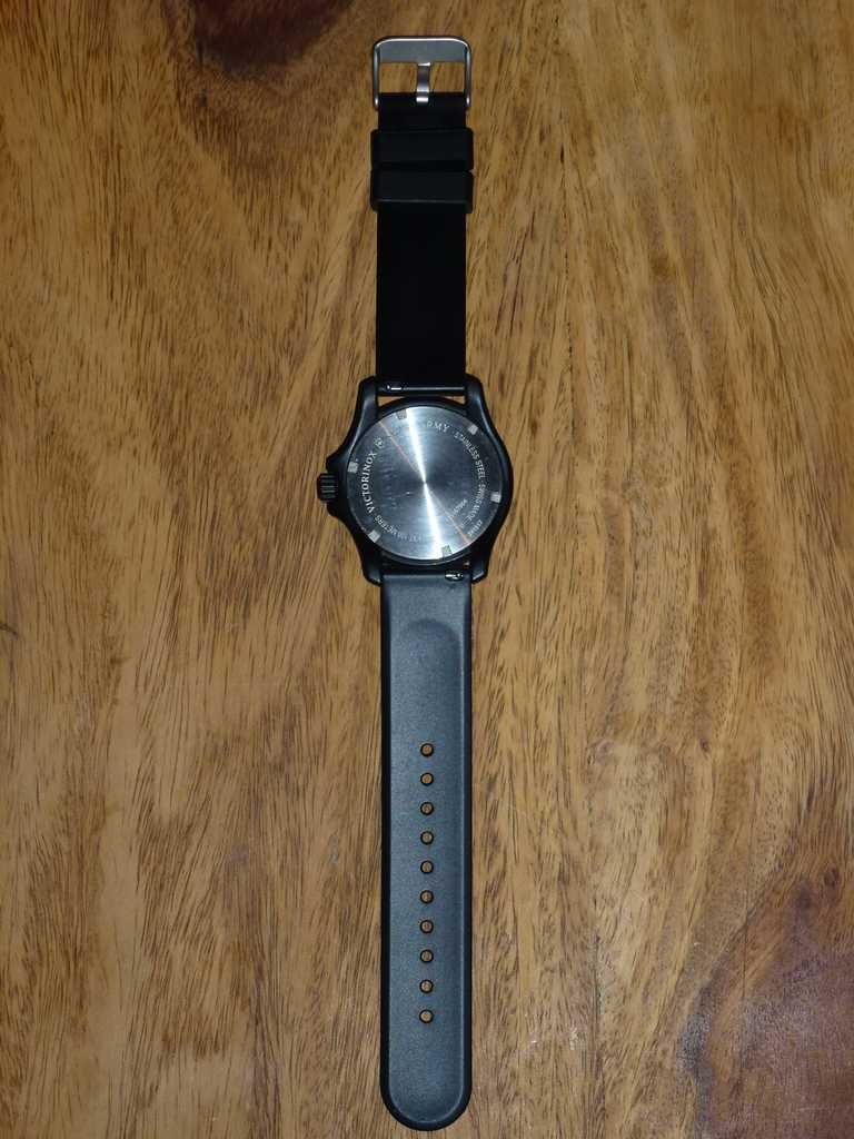2x Zegarek wojskowy: VICTORINOX Swiss Army 241517 + CASIO MRW-200H
