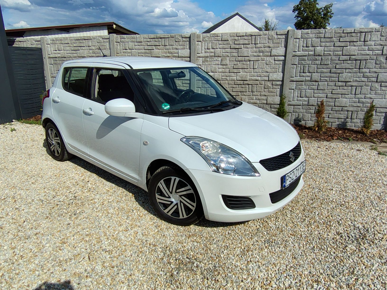 Suzuki swift mk7 Biała perła!  Benzyna , Klima , 2014r