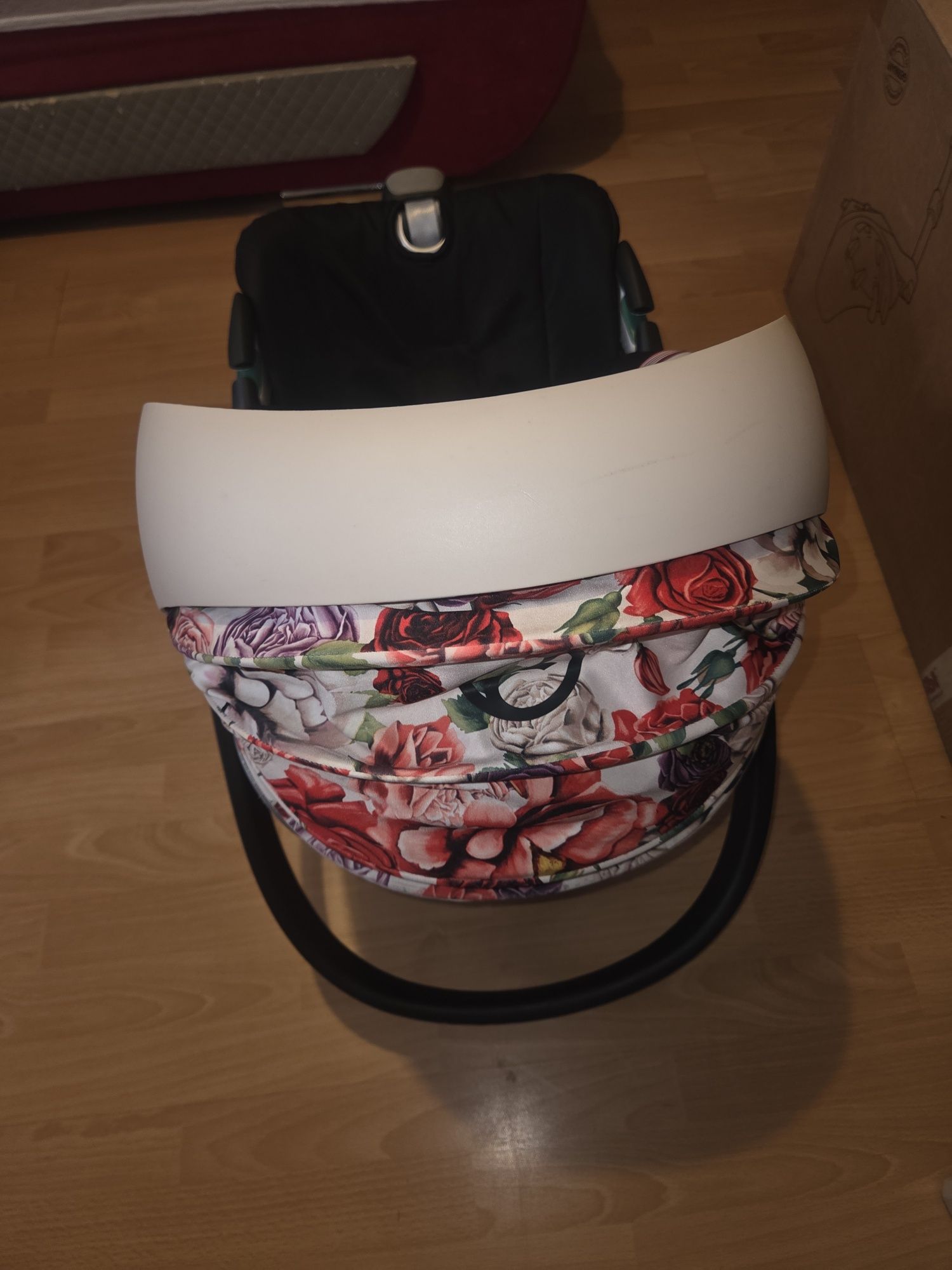 Cybex Cloud Z2 Spring Blossom + Baza T ISOFIX kwiatki Jak nowy pudełka