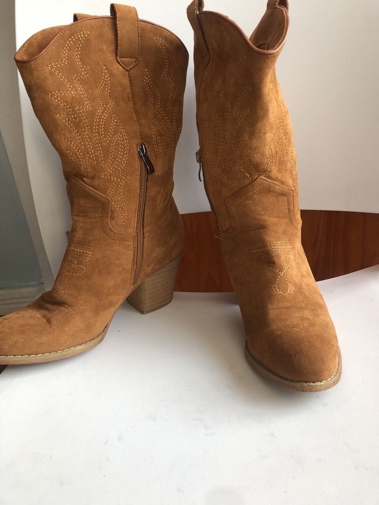 Botas nobuk tipo cowboy