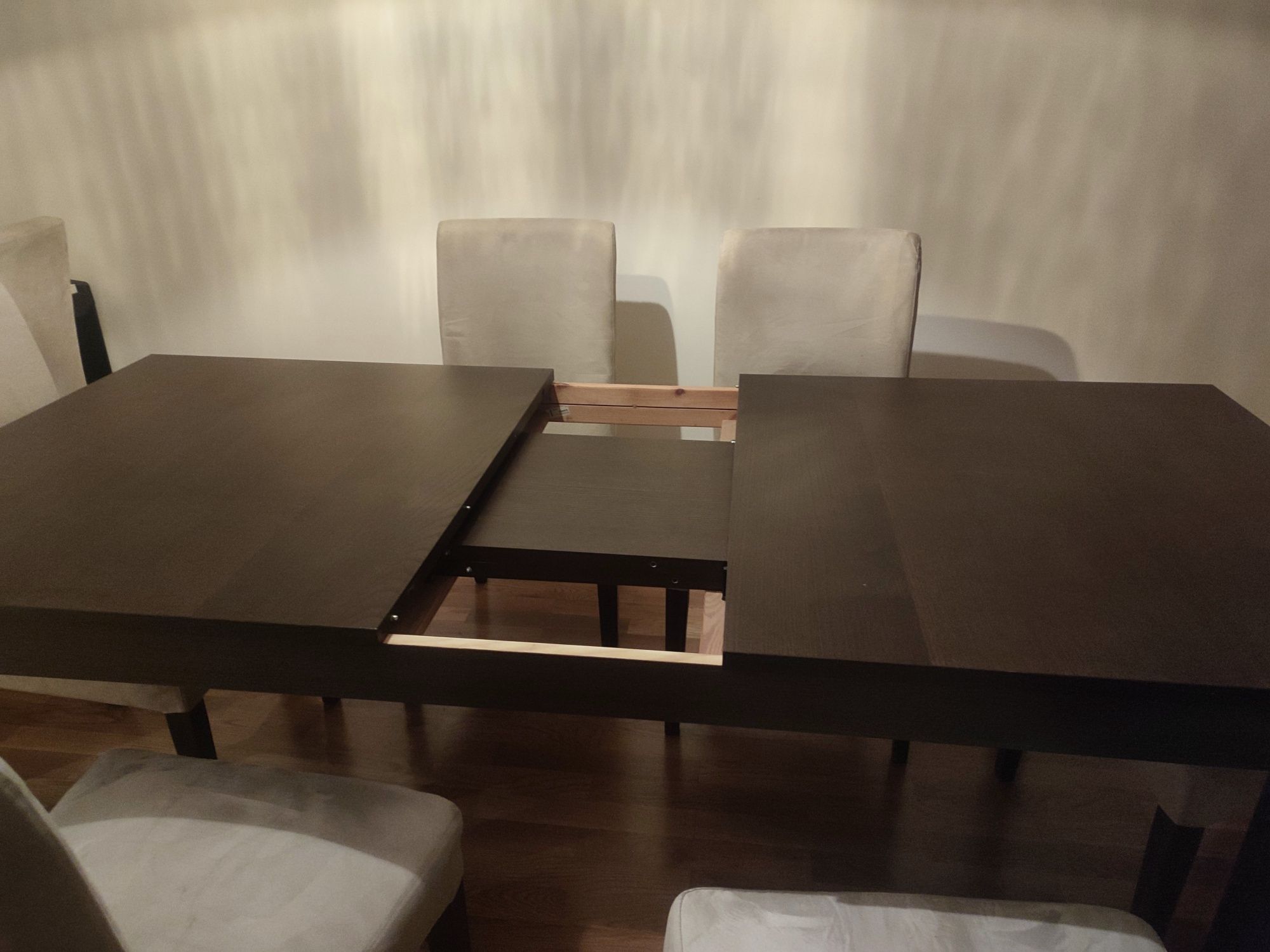 Mesa e 8 cadeiras IKEA (mesa Bjursta extensível, cadeiras Henriksdal