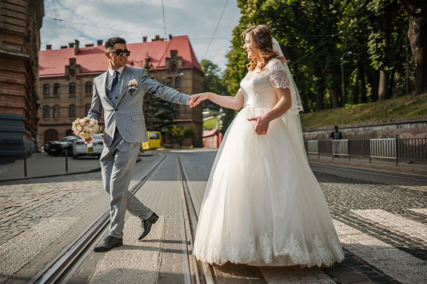 Весільна сукня/весільне плаття.  Пишне, гарне, елегантне.Колір айворі