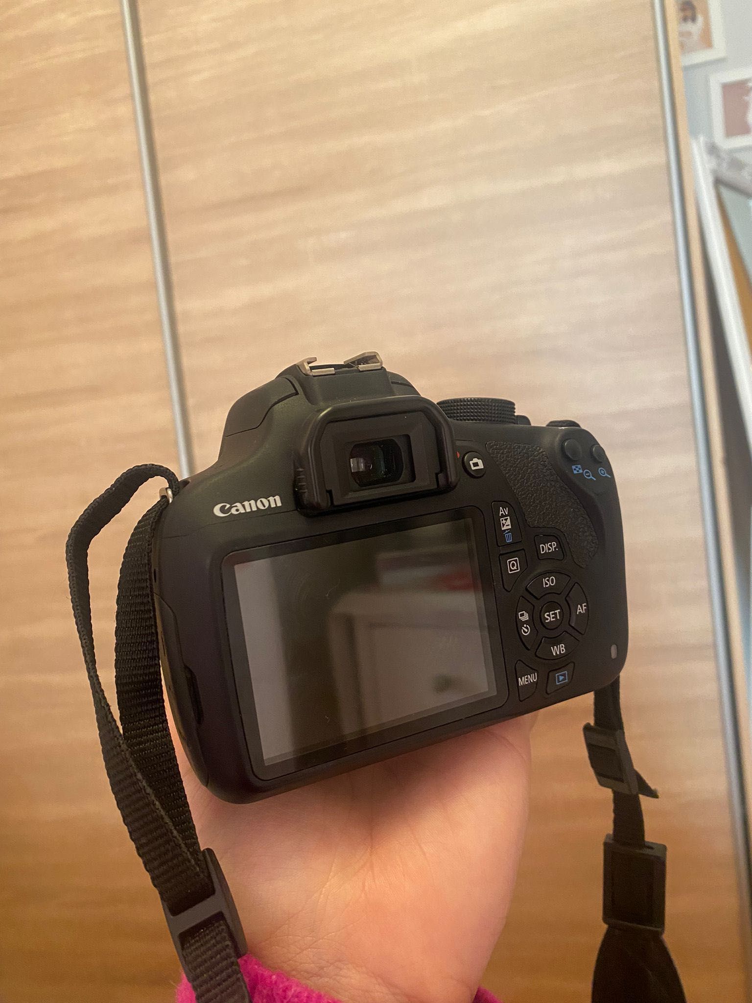 Canon EOS 1200D + bolsa da máquina + carregador+ cartão de memória