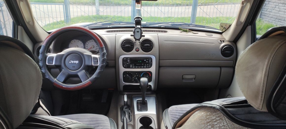 Jeep Cherokee kj liberty