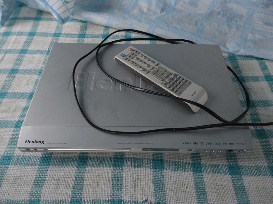 DVD плеєр Elenberg DVDP- 2417 з пультом робочий.