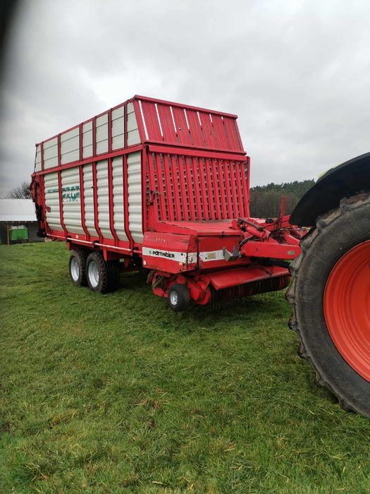 Sprzedam przyczepę samozbierajacą.