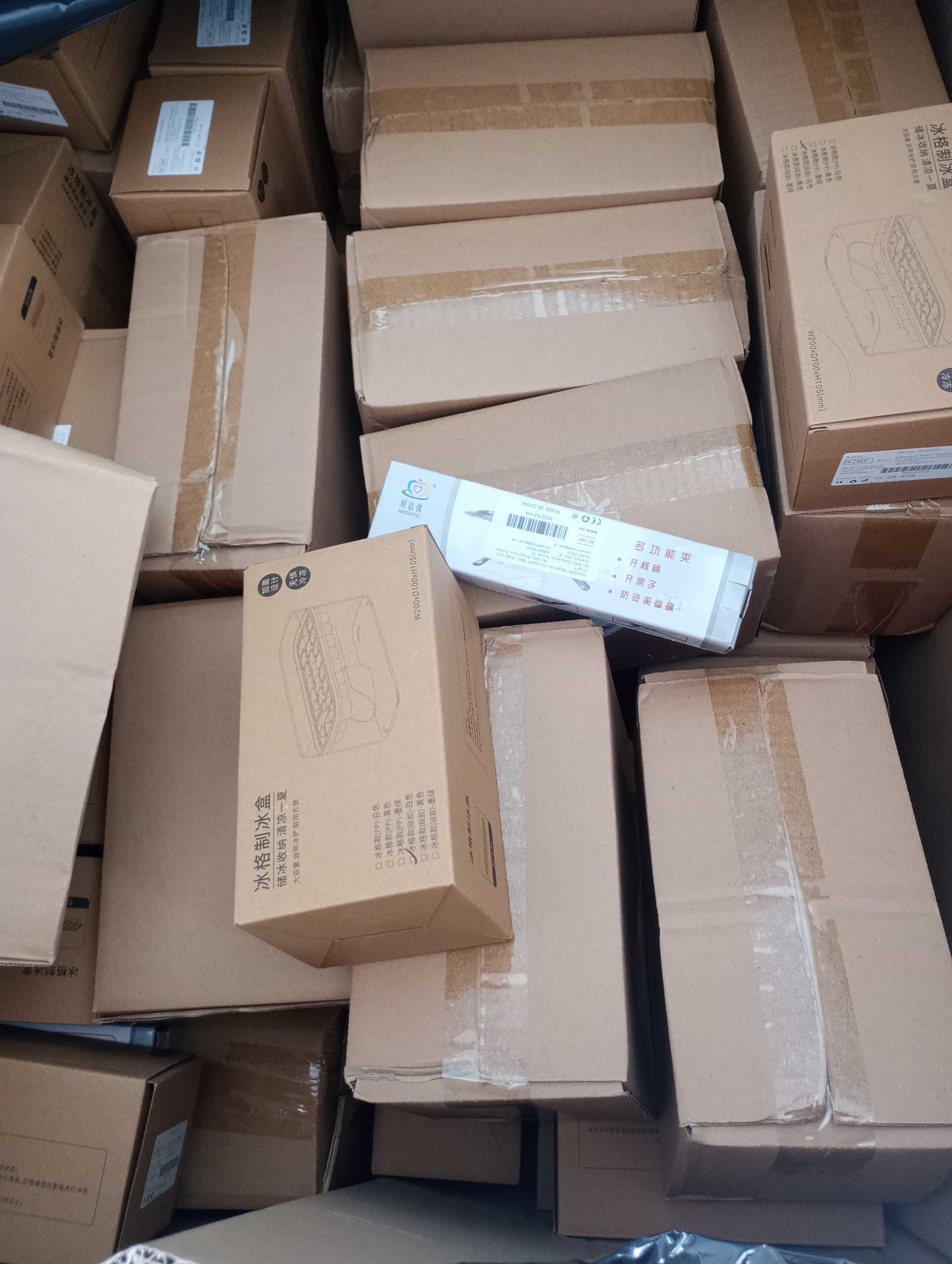 Palety, zwroty konsumenckie, nadwyżki magazynowe, magazyn, amazon, mix