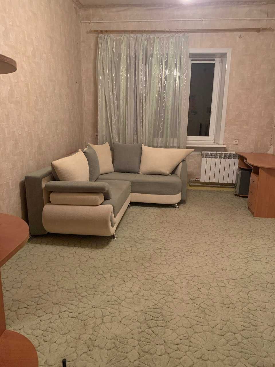 Продам 2 комнатную гостинку в центре,метро Ярослава Мудрого VI