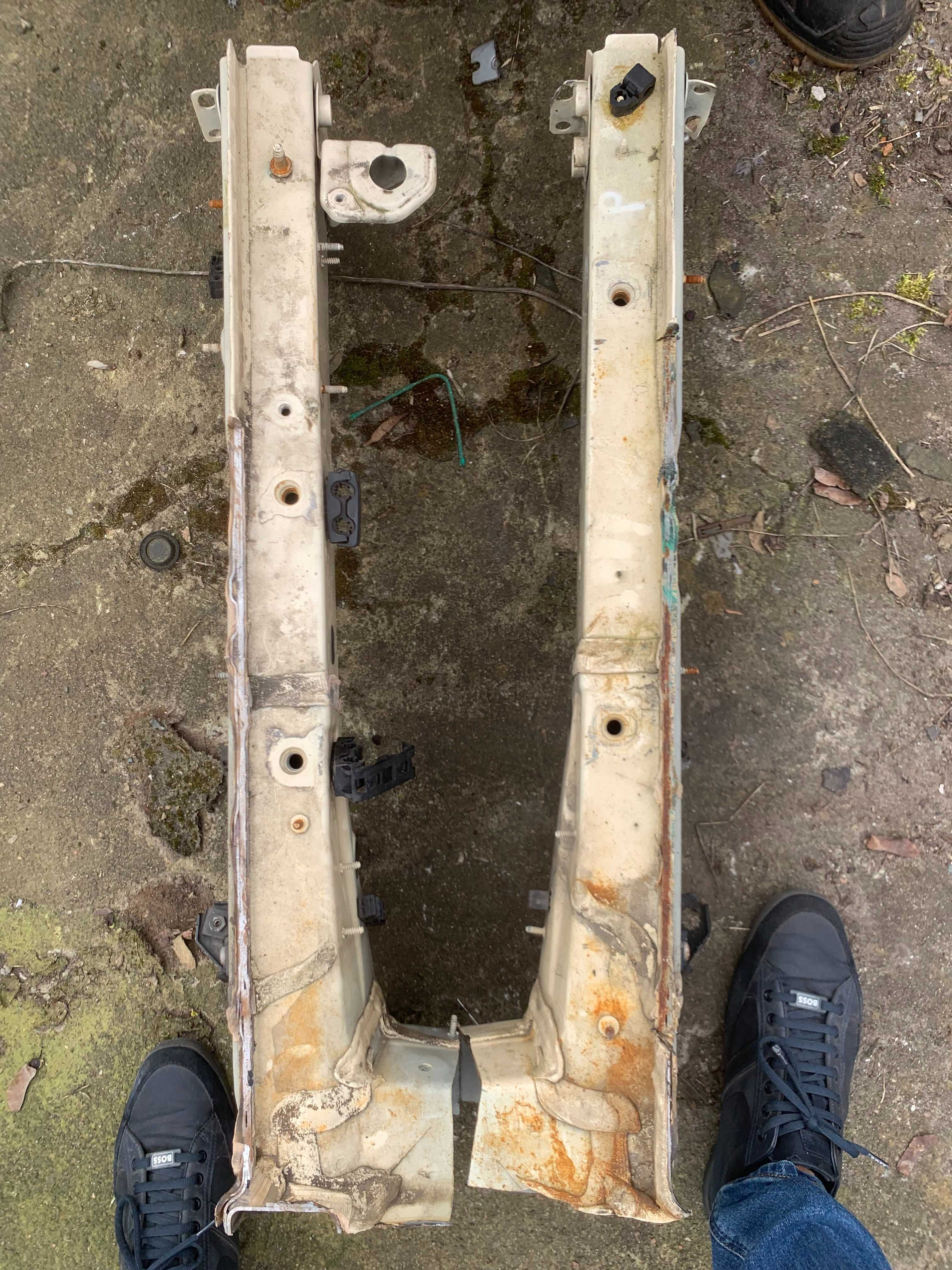 Mercedes CLA W117 GLA W156 podłużnica nosek ćwiartka noga