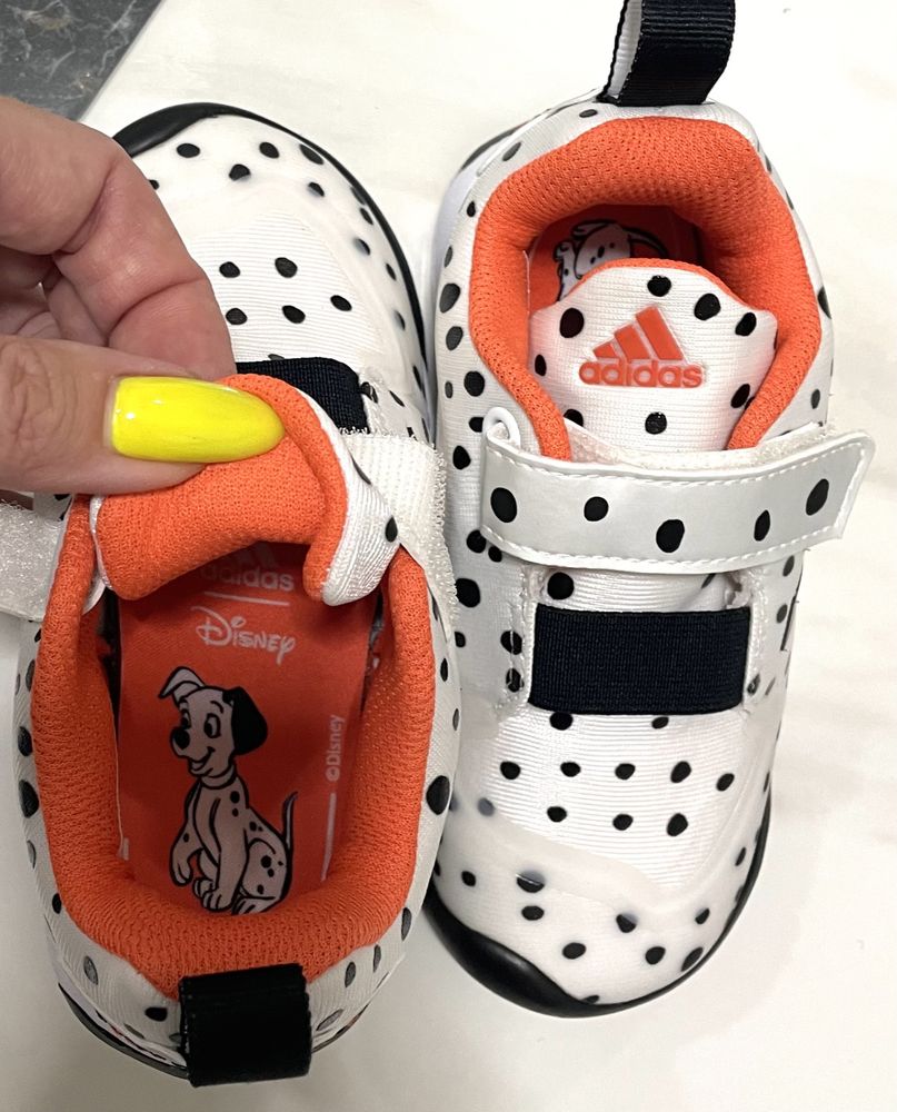 Продам фирменные кроссовки Adidas Disney 101 Dalmatians!