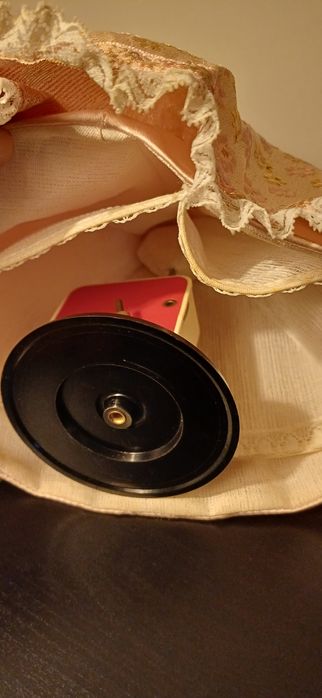 Boneca com Música antiga 22cm belíssima