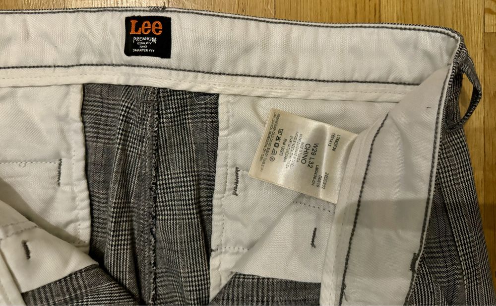 Spodnie Lee Chino 30x32 - Klasyczny Styl i Komfort