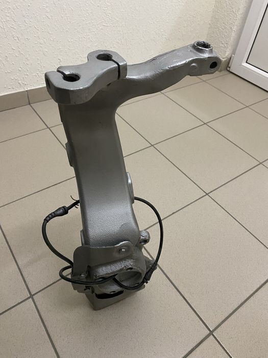 Поворотний кулак (лівий) алюміневий ауді а8д2