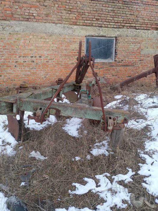 Продається плуг 4 корпусний