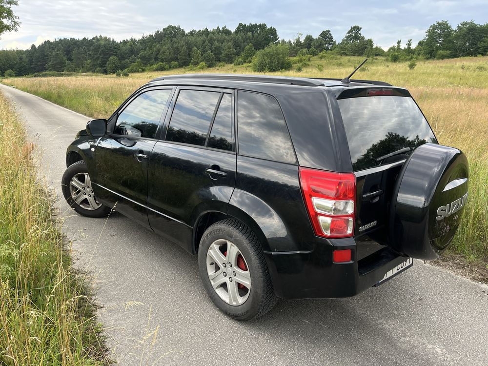 Sprzedam Suzuki Vitare z 2006 roku. Dlugie opłaty.
