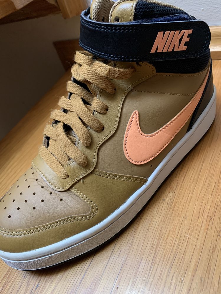 Buty jesienno - zimowe Nike. Rozmiar 38.5.