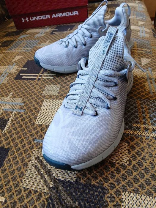 Продам жіночі кросівки Under Armour W Hovr Rise 2 PRNT розмір 37,5