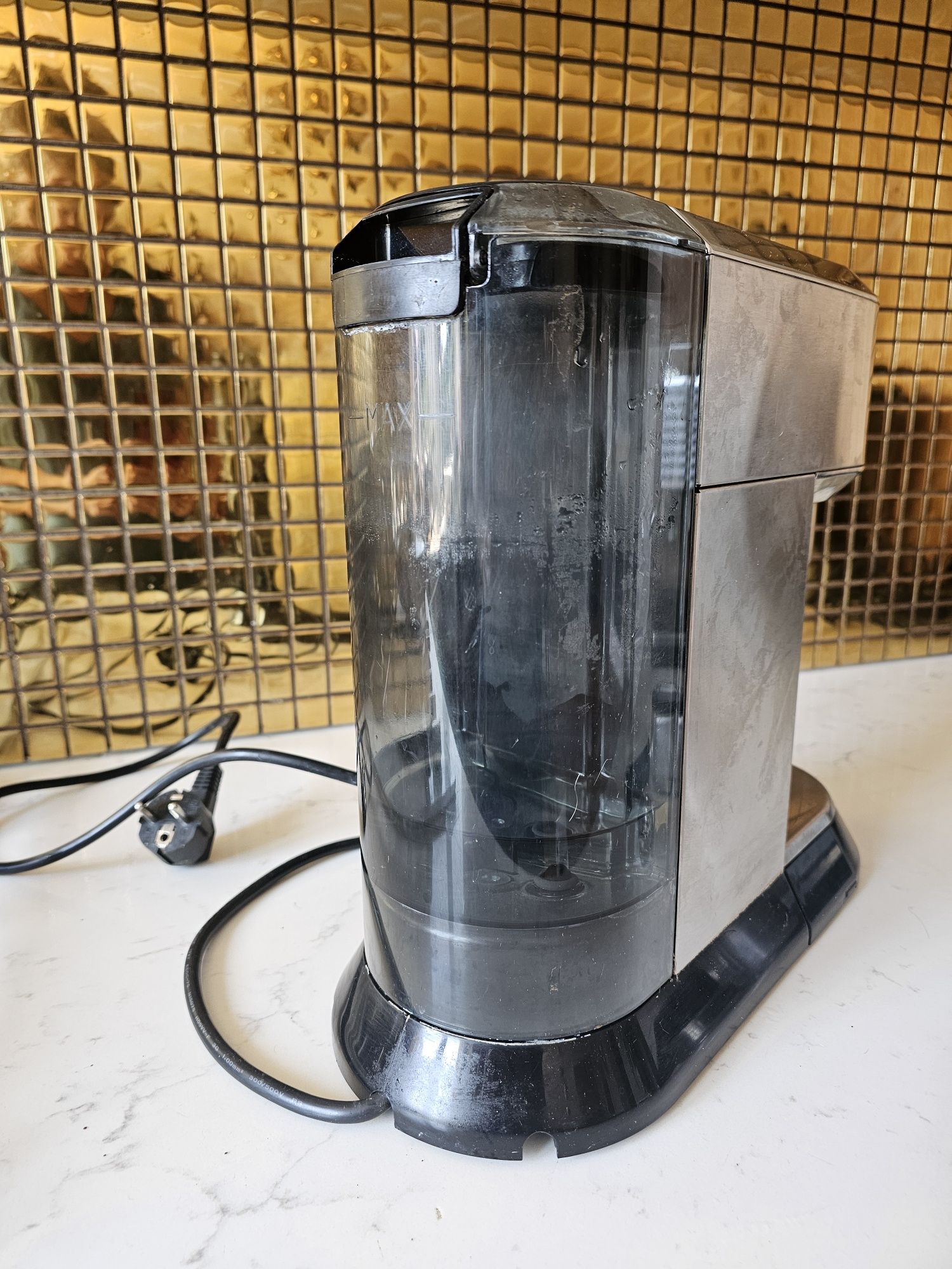 DeLonghi Ekspres kolbowy do kawy Dedica Style EC680.M ze spieniaczem