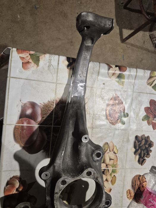 Цапфа для AUDI Q 5, пердня ліва, б/у.