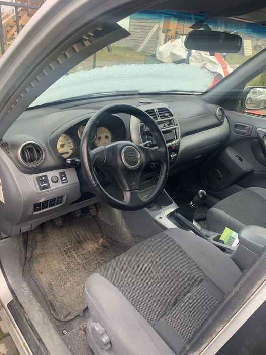 Toyota RAV 4 2004 рік