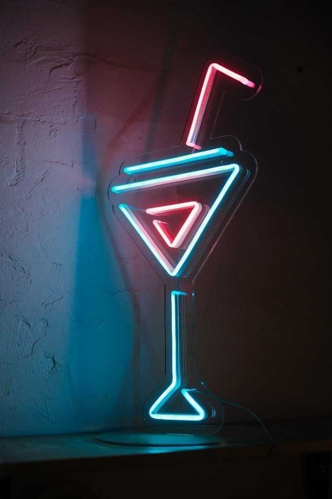 Koktajl znak neon, Produkcja neonów, neonowy znak świetlny