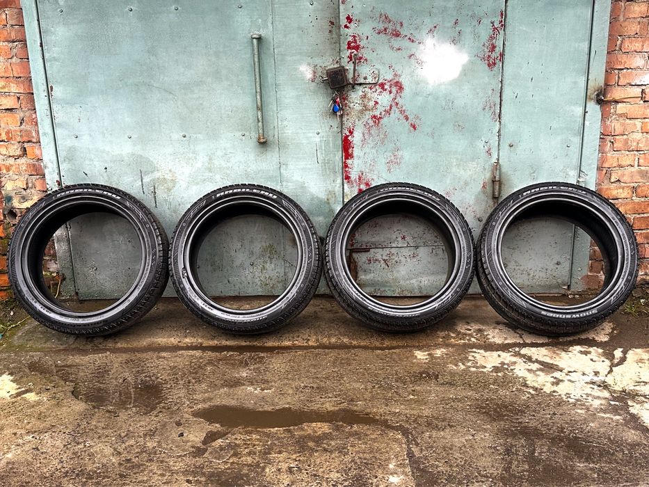 Продам комплект зимової гуми 235/45 R19 Habilead 22 року