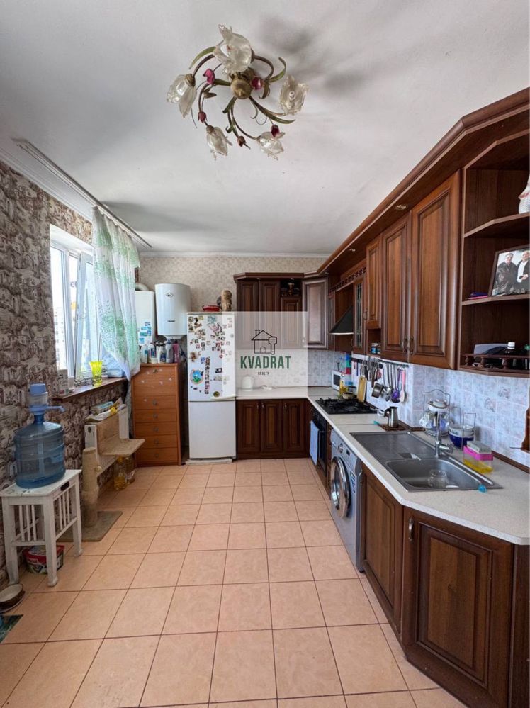 Продам 5-ти кімнатну квартиру 160 м.кв. у центрі міста