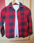 Koszul flanelowa i biały t-shirt
