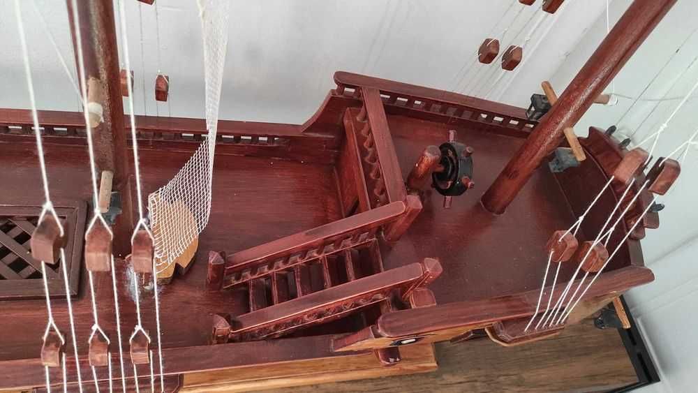 Vendo caravela reliquia em madeira com mais de 1 METRO