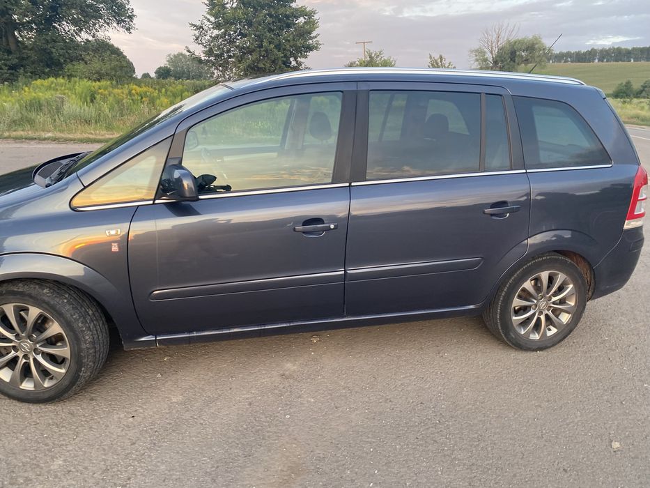 Opel Zafira b 2.2 бензин