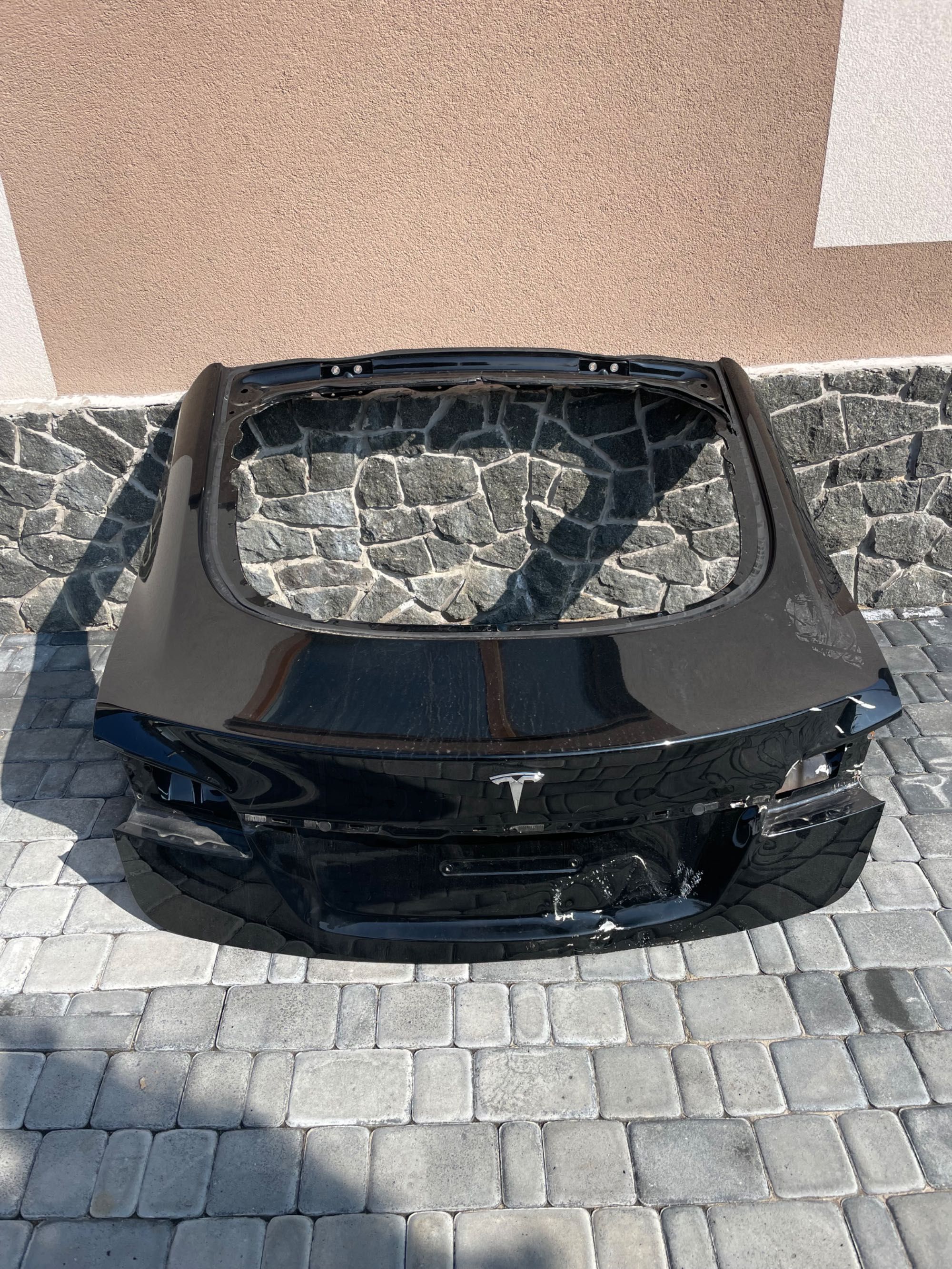 Кришка багажника Tesla model s 2022