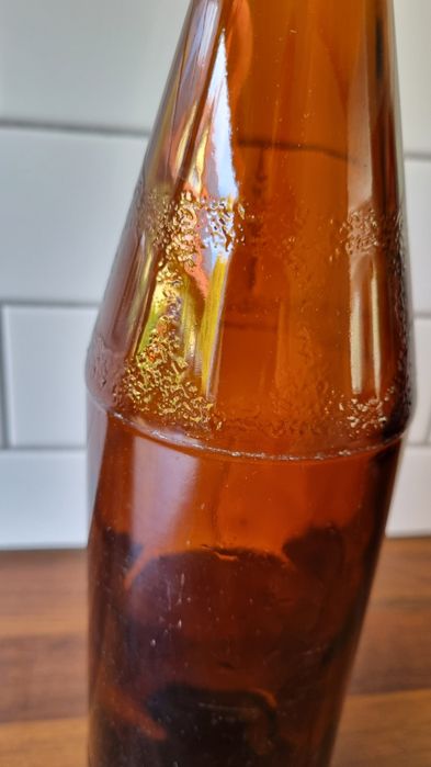 Butelka po wodzie Grodziskiej z nakrętką z PRL