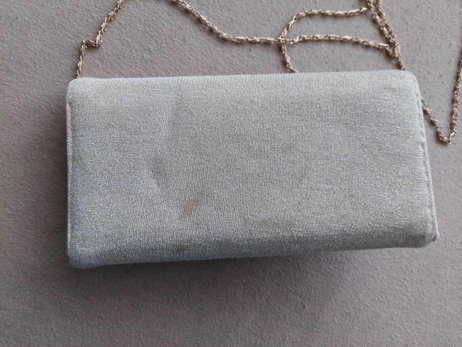 Złota torebka z kwiatami