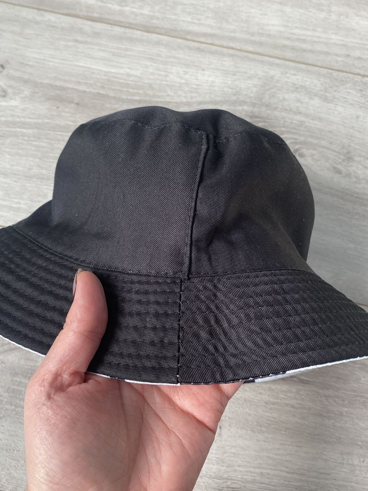 Czarny dwustronny kapelusz Bucket hat w krowie łaty