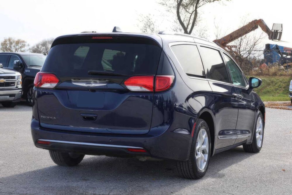 Chrysler Pacifica Touring-L Plus      2017