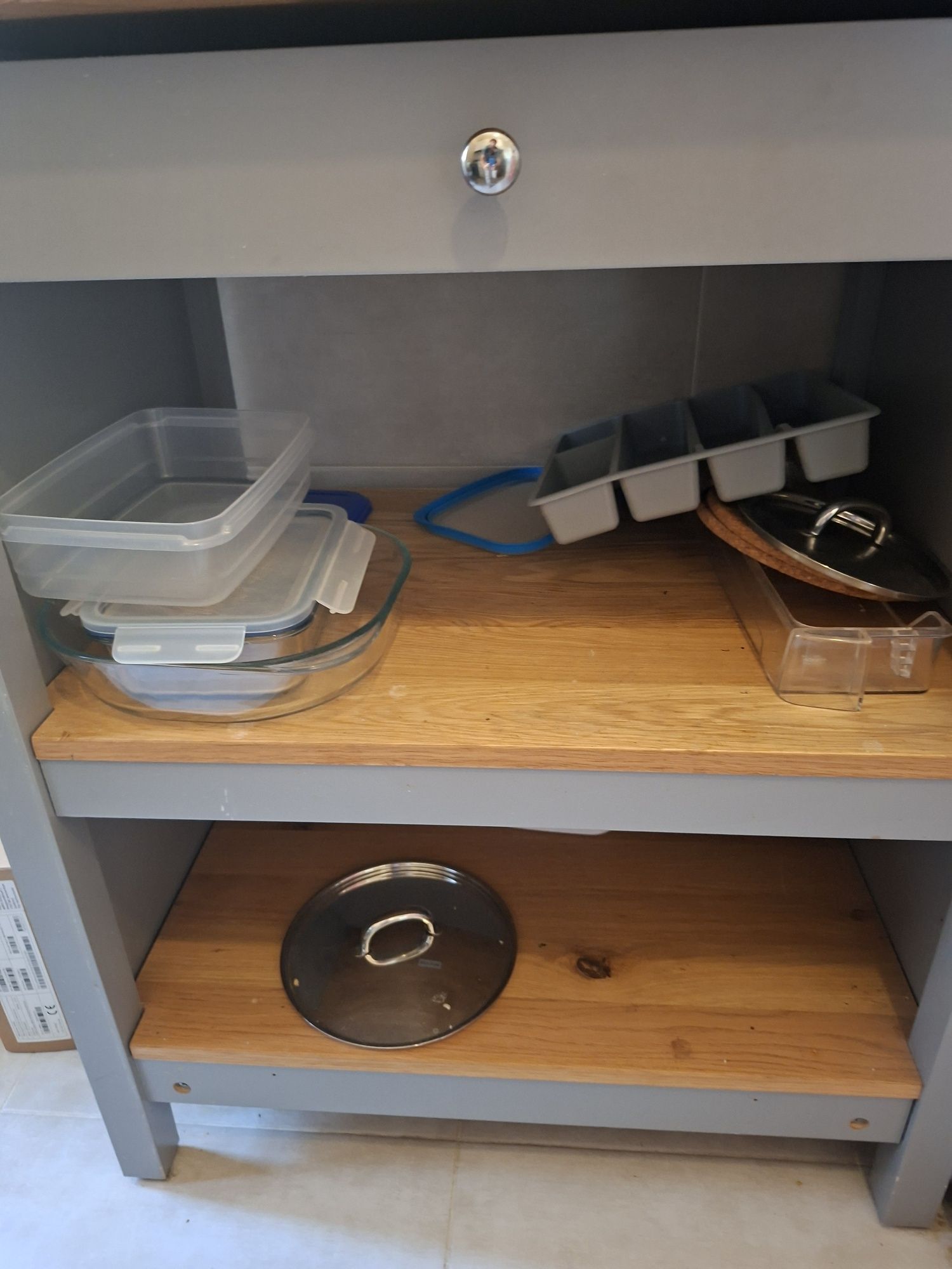 Movel de cozinha robusto Ikea com gaveta