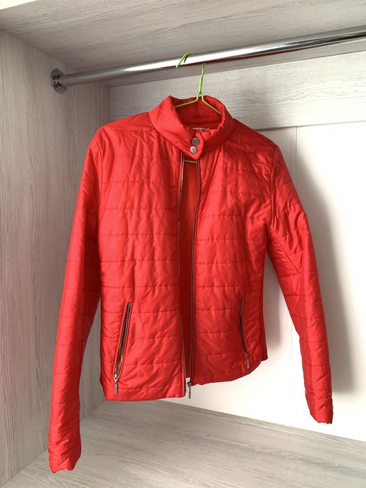 Дитяча червона куртка