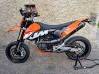 KTM 690 SMC supermoto