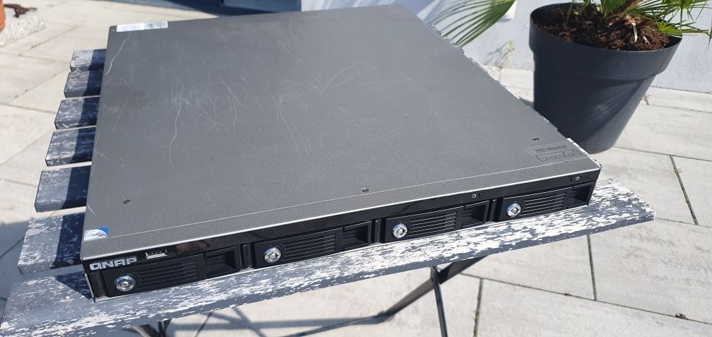 QNAP TS-469U-RP Intel Atom 3GB RAM Rack 1U