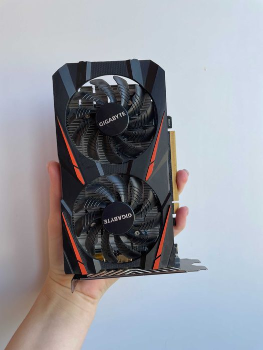 Комплект: материнка, процесор, відеокарта, 2 кулера і опиратива